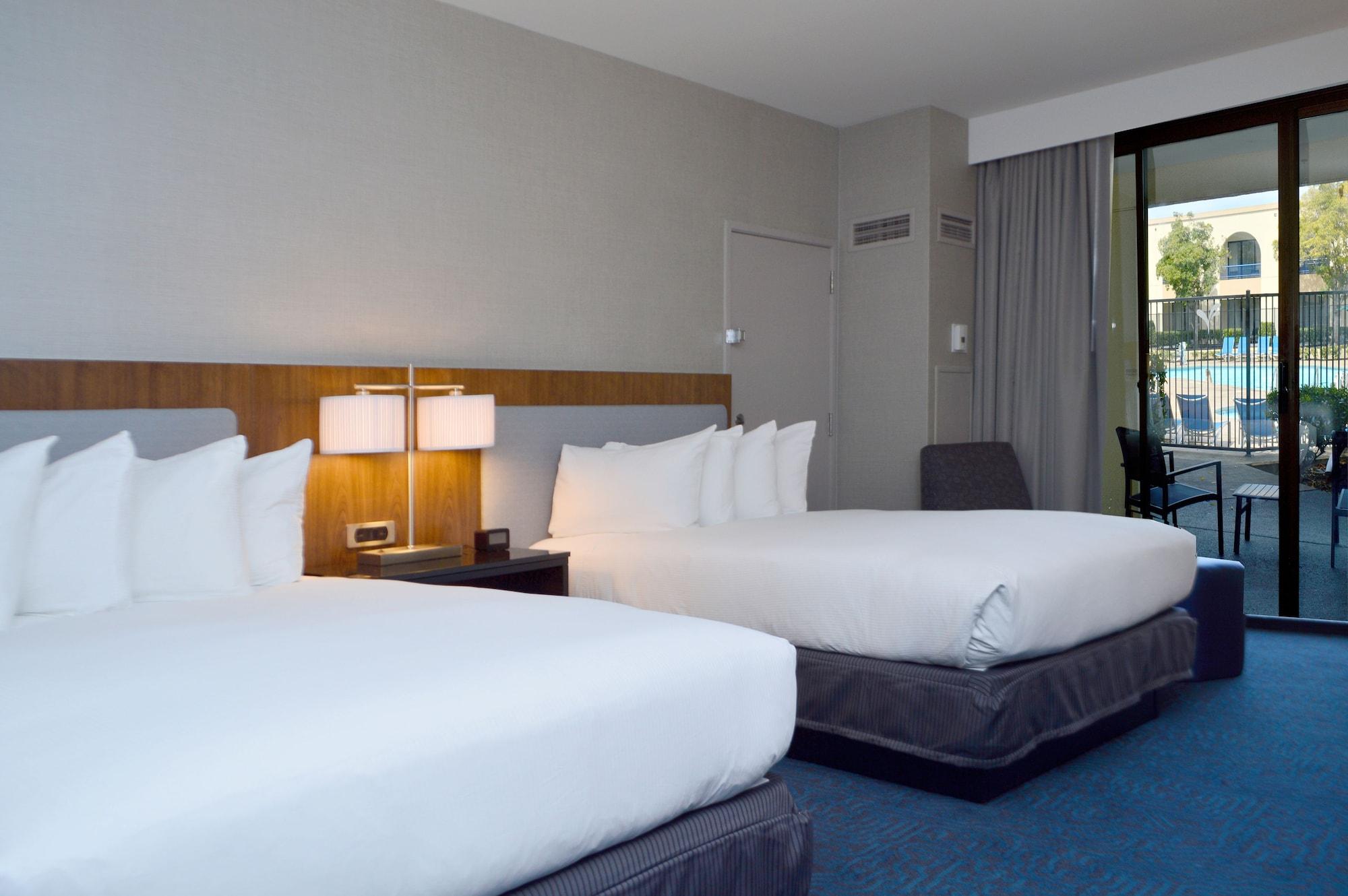 Hotel Doubletree By Hilton Newark-Fremont Exteriér fotografie