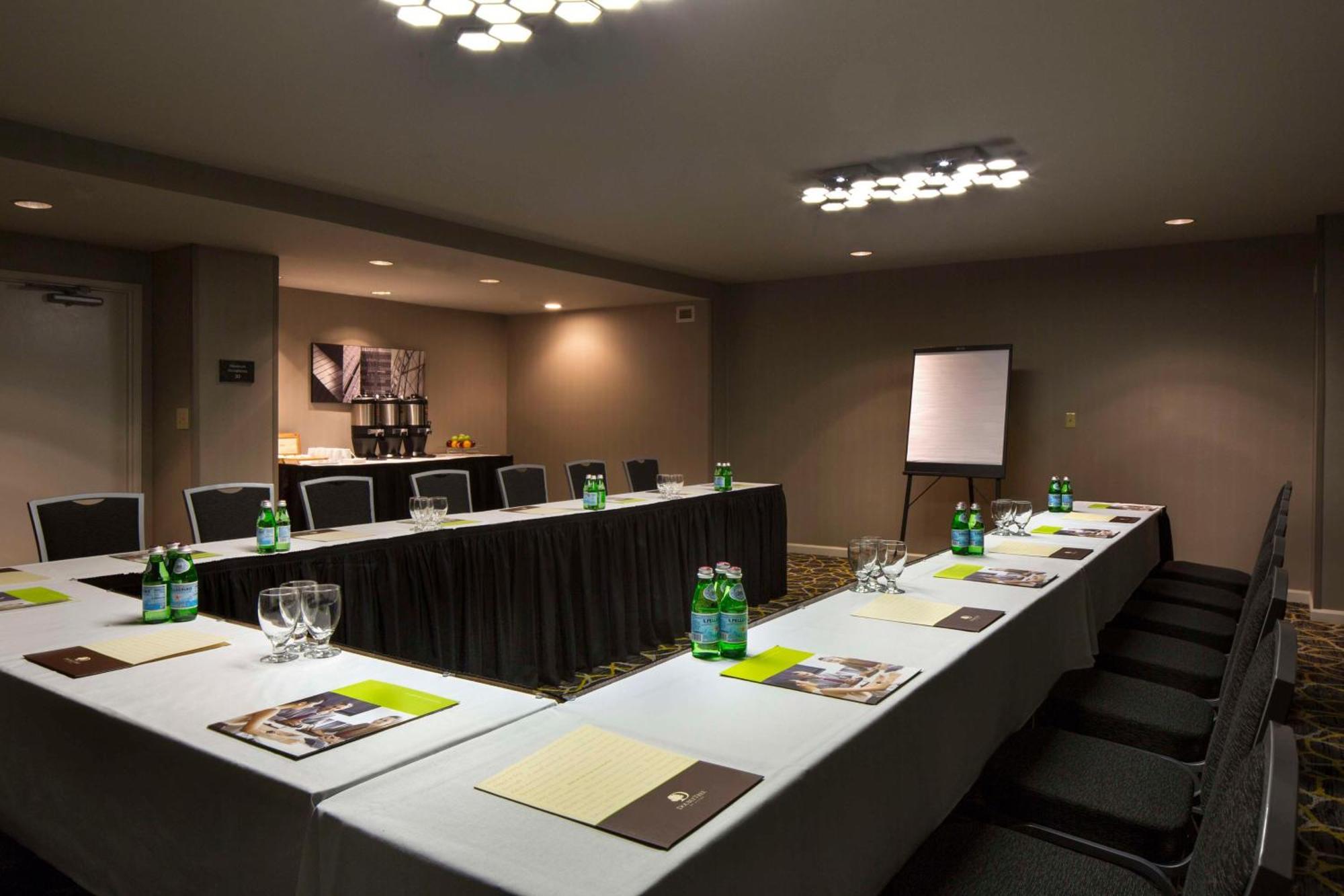 Hotel Doubletree By Hilton Newark-Fremont Exteriér fotografie