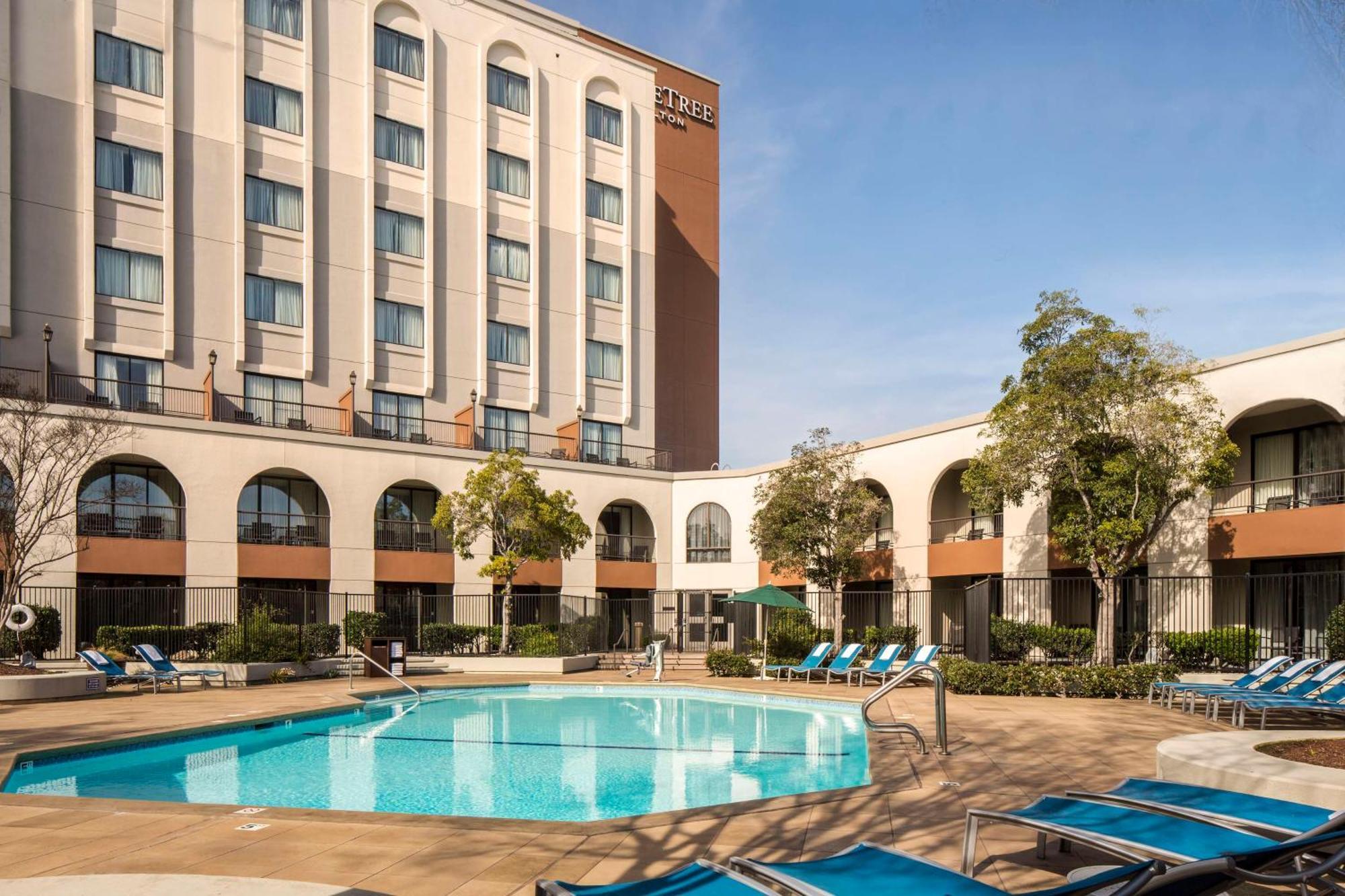 Hotel Doubletree By Hilton Newark-Fremont Exteriér fotografie