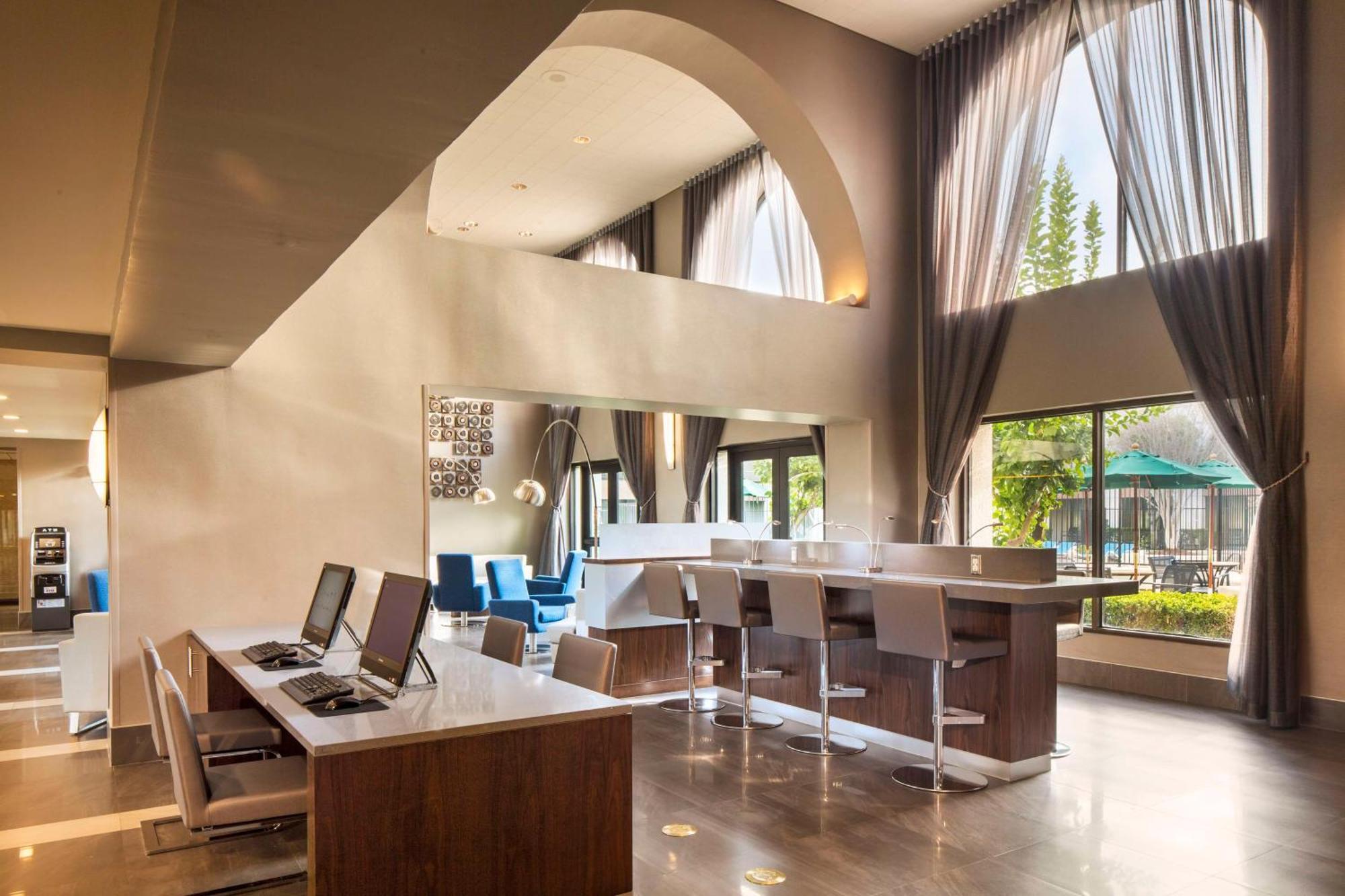 Hotel Doubletree By Hilton Newark-Fremont Exteriér fotografie